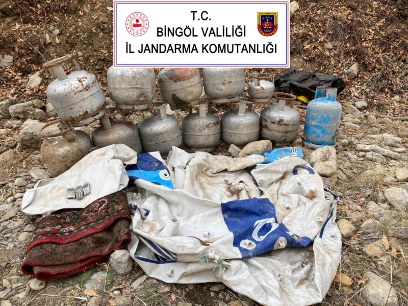 ADAKLI’DA PKK’YA AİT MALZEMELER ELE GEÇİRİLDİ