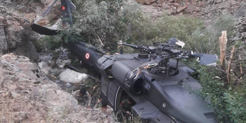 Askerleri Taşıyan Helikopter Zorunlu İniş Yaptı