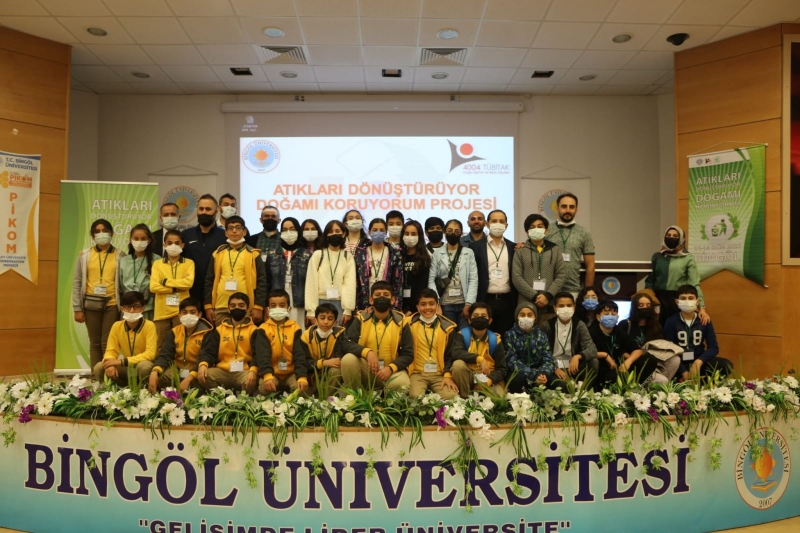 “ATIKLARI DÖNÜŞTÜRÜYOR DOĞAMI KORUYORUM” 