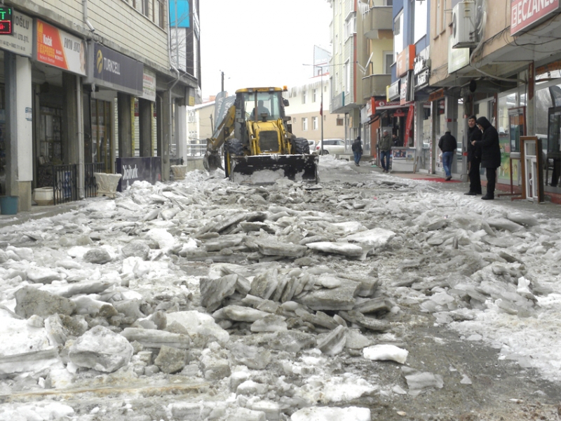 Belediye, Kar ve Buzla Mücadele Çalışması Yaptı