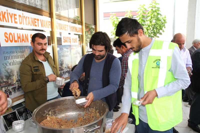 Beşir Derneğinden Aşure İkramı