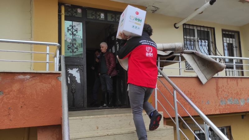 Bingöl İHH’dan, Selzedelere Kumanya Yardımında Bulundu