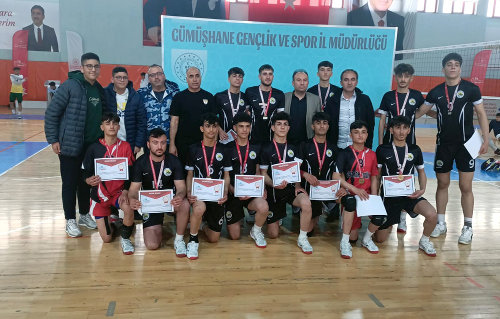 BİNGÖL SPOR LİSESİ VOLEYBOL TAKIMI FİNALE YÜKSELDİ