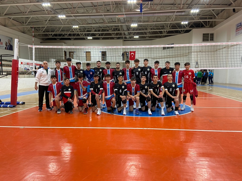 BİNGÖL SPOR LİSESİ YARI FİNALDE