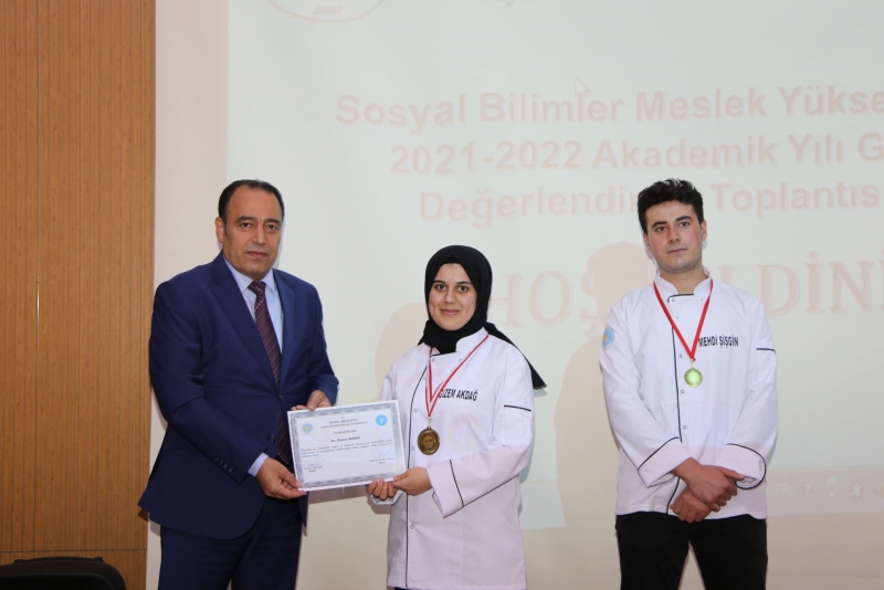 BİNGÖL ÜNİVERSİTESİ AŞÇILIK YARIŞMASINDA BİRİNCİ OLDU