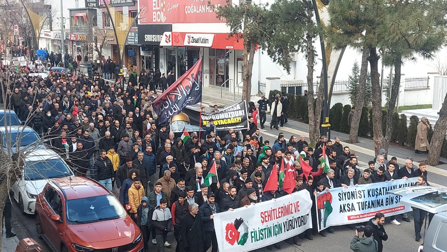 BİNGÖL’DE GAZZE’YE DESTEK YÜRÜYÜŞÜ DÜZENLENDİ