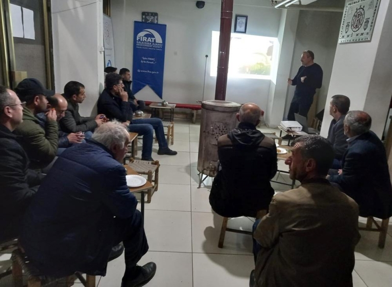 BİNGÖL’DE ÜRETİCİLERE “SÜT HAYVANCILIĞI VE KOOPERATİFÇİLİK” EĞİTİMİ VERİLDİ
