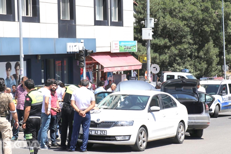 Dur İhtarına Uymayan Araca Ateş Açıldı