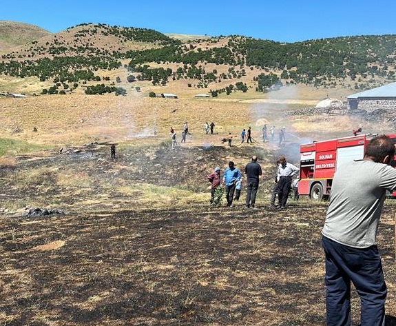 ELBAŞI’DAKİ OT YANGINI KORKUTTU