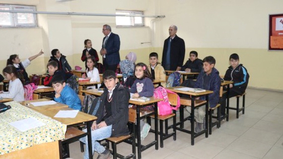 Engin’den Solhan’daki Okullara Ziyaret