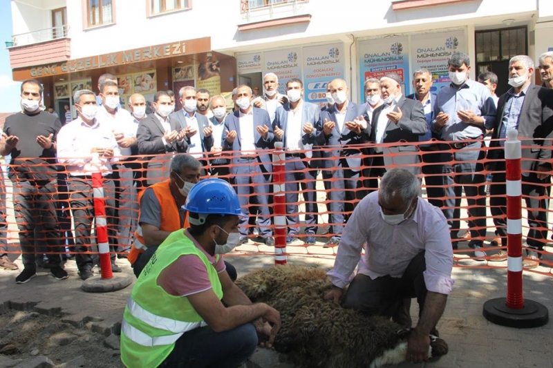 Genç’te Doğalgaz İçin İlk Kazma Vuruldu