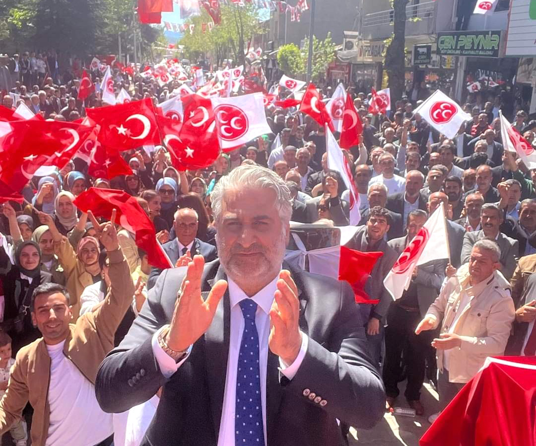 GENÇ’TE MHP ADAYLARINA YOĞUN İLGİ