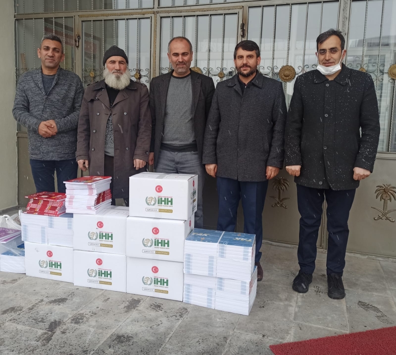 İHH’DAN ÖĞRENCİLERE YARDIMCI KİTAP DESTEĞİ