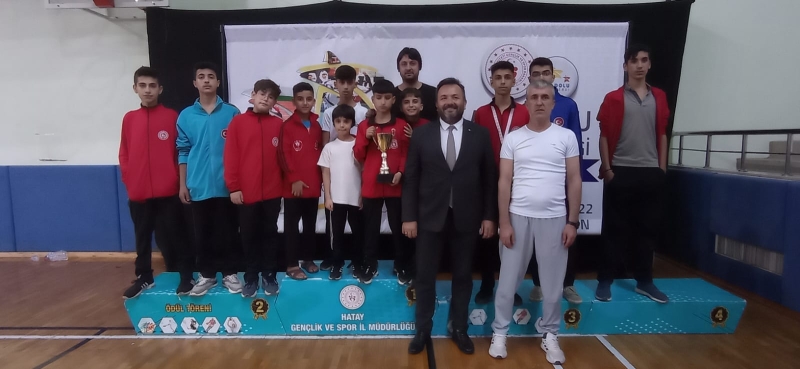 KARATE TAKIMI, TÜRKİYE ÜÇÜNCÜSÜ OLDU