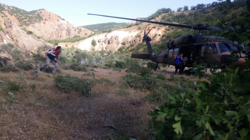 Kayalıktan Düşen Vatandaş için Helikopter Havalandı