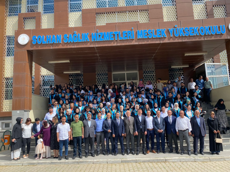 MESLEK YÜKSEKOKULUNDA MEZUNİYET COŞKUSU   