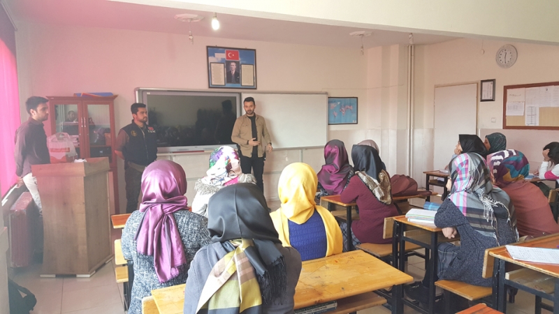 Öğrencilere “Polis Ne Yapar” Semineri