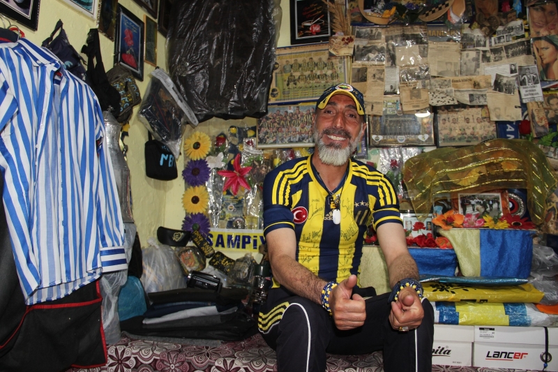 ONUN HAYATI SARI LACİVERT