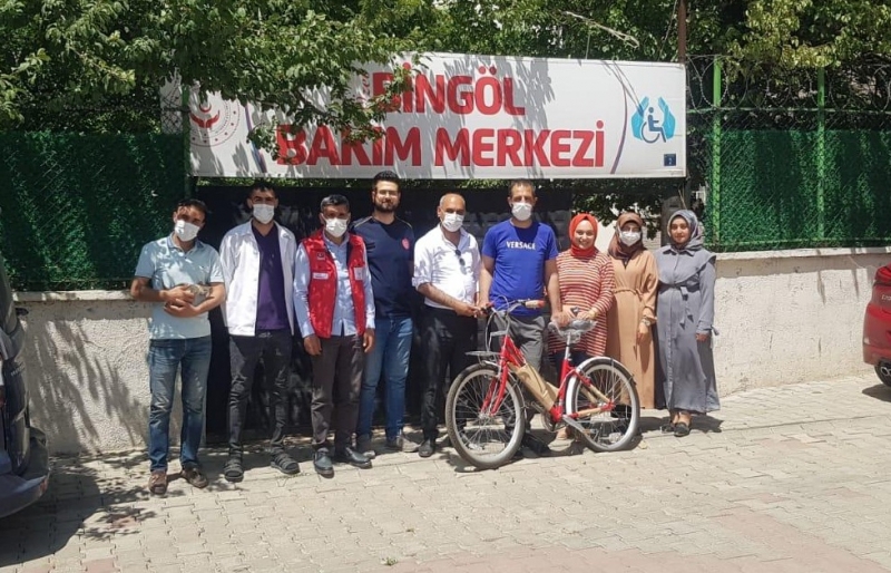 Özel Gereksinimli Birey Hayalindeki Bisiklete Kavuştu