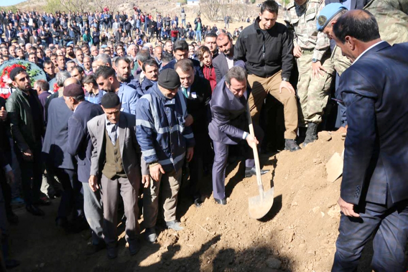 Özyurt, Dualarla Toprağa Verildi