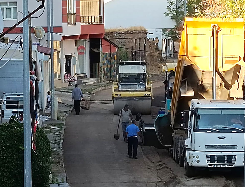 PTT CADDESİ SICAK ASFALTLA BULUŞUYOR