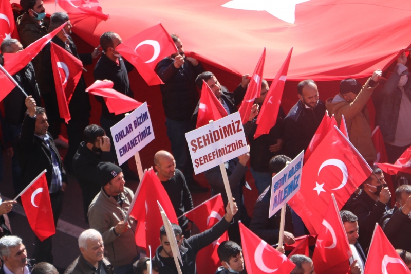 “ŞEHİTLER BİZİM KUTSALIMIZDIR”
