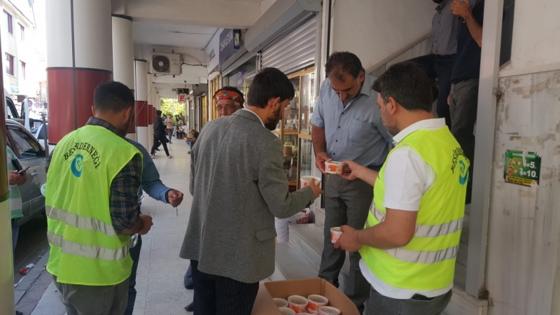 Solhan Beşir Derneğinden Vatandaşlara Aşure İkramı