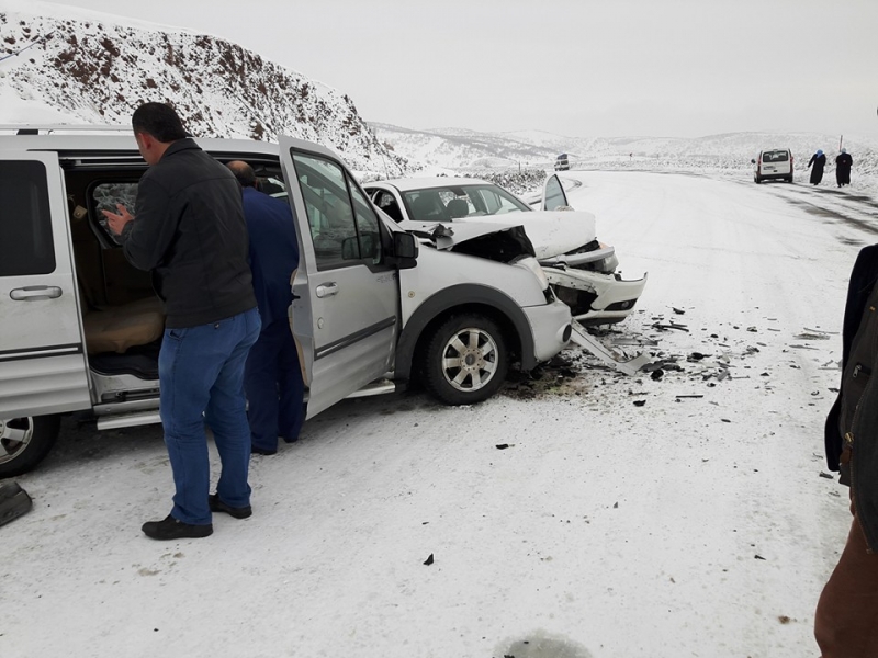 Solhan-Bingöl Karayolunda Kaza: 5 Yaralı