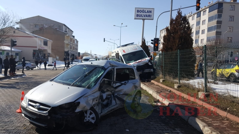 SOLHAN’DA AMBULANS VE OTOMOBİL ÇARPIŞTI: 5 YARALI