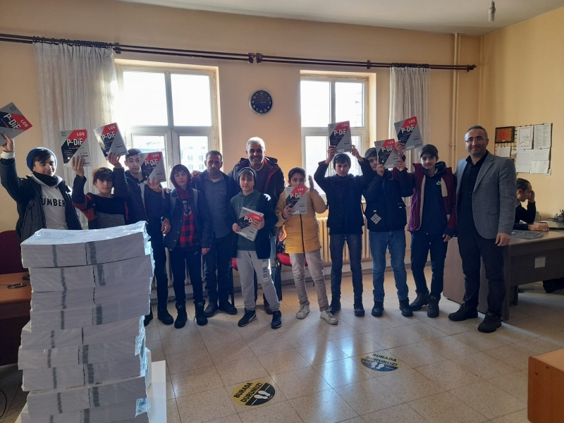 SOLHAN’DA ÖĞRENCİLERE KİTAP DESTEĞİ DEVAM EDİYOR