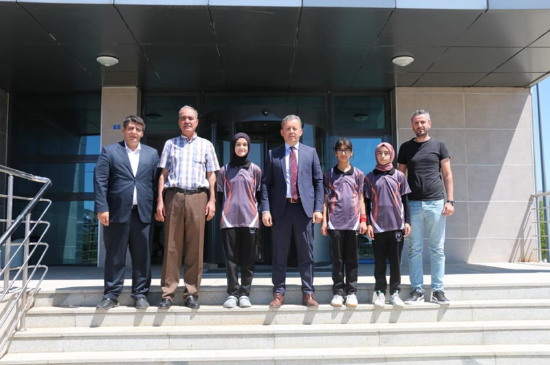 SOLHANLI KIZLAR GENELDE TÜRKİYE BEŞİNCİSİ OLDU