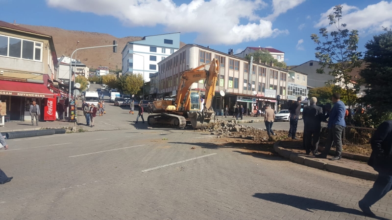 TAŞKIN SU KANALI İÇİN MENFEZ YAPILIYOR