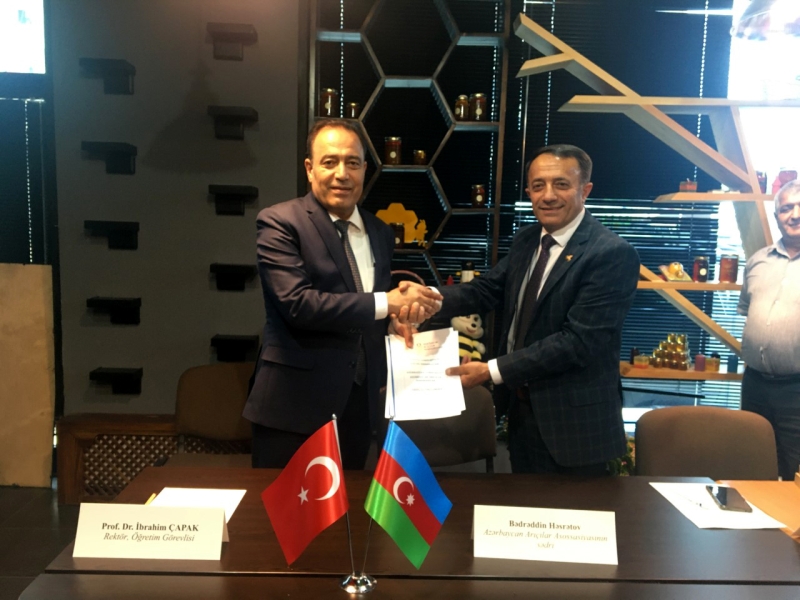 ÜNİVERSİTE İLE AZERBAYCAN ARICILAR BİRLİĞİ ARASINDA İMZALAR ATILDI