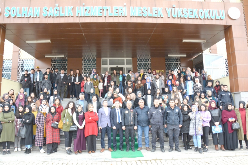 Üniversite Öğrencilerine Bağımlılık Semineri Verildi 