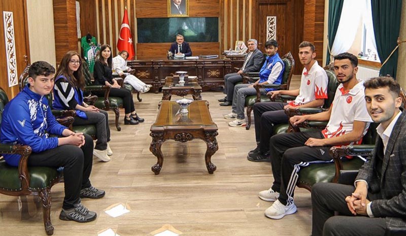 VALİ EKİNCİ