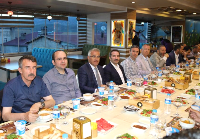 Vali Mantı, Basın ile İftarda Bir Araya Geldi
