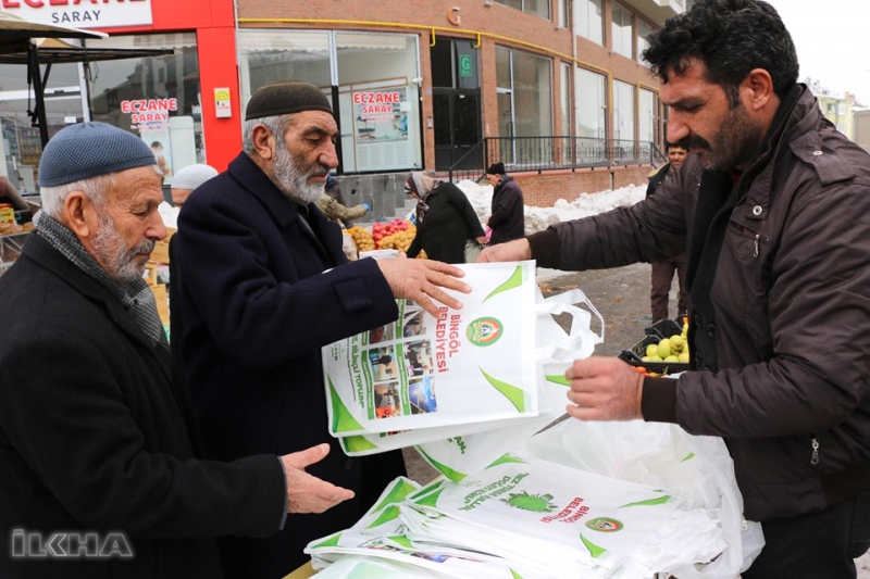 Vatandaşlara Bez Torba Dağıtıldı   