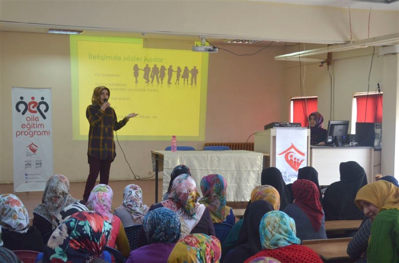 Velilere “Aile İçi İletişimin Temel Unsurları” Semineri