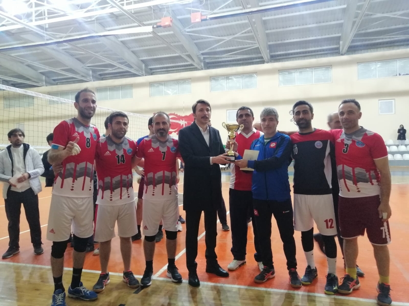VOLEYBOL TURNUVASININ ŞAMPİYONU SOLHAN YBO OLDU