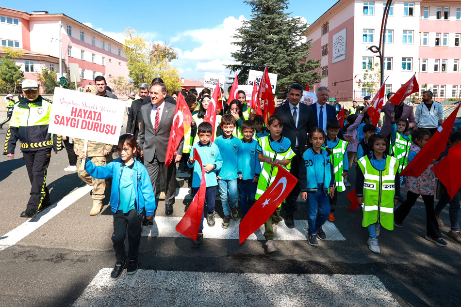 “YAYALARA ÖNCELİK DURUŞU, HAYATA SAYGI DURUŞU”