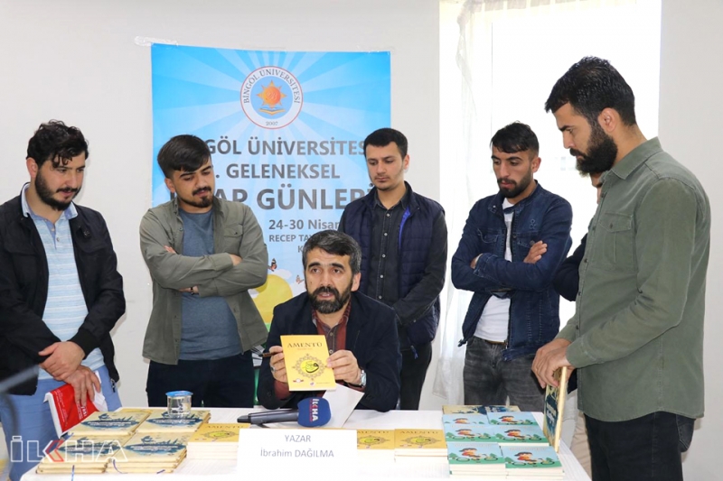 Yazarlar Kitap Fuarında Okurlarıyla Bir Araya Geldi